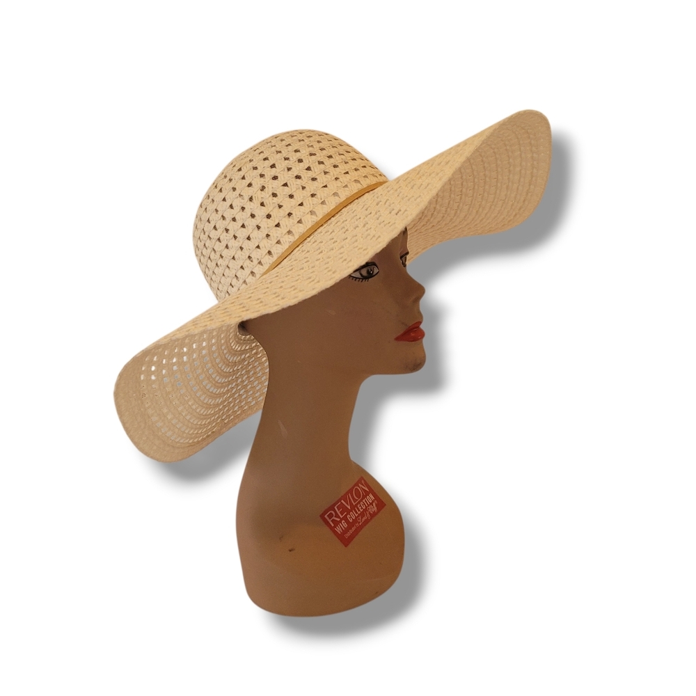 White Sun hat.